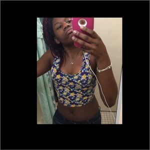 Meet your Posher, Takia